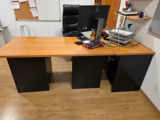 Mesa de oficina madera y metal