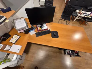 Mesa de oficina madera y metal