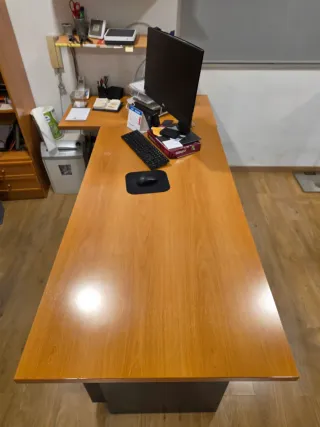 Mesa de oficina madera y metal