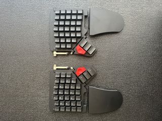 ZSA Moonlander Negro MX Cherry Brown