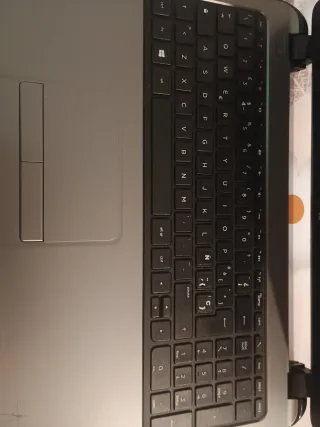 Ordenador portátil HP gris/plateado