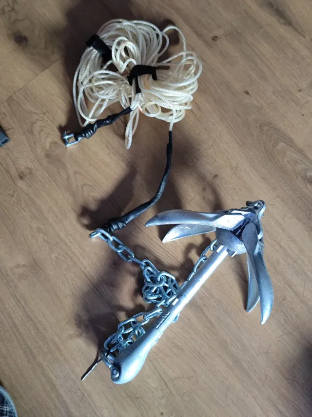 Ancla de 2,5 kg con cadena y cabo