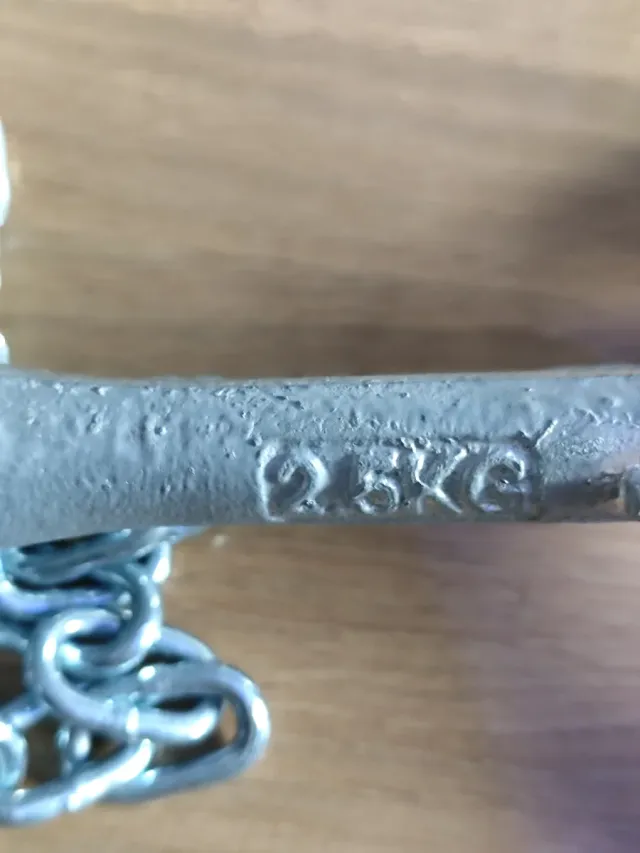Ancla de 2,5 kg con cadena y cabo