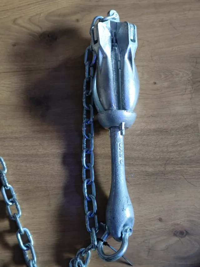 Ancla de 2,5 kg con cadena y cabo