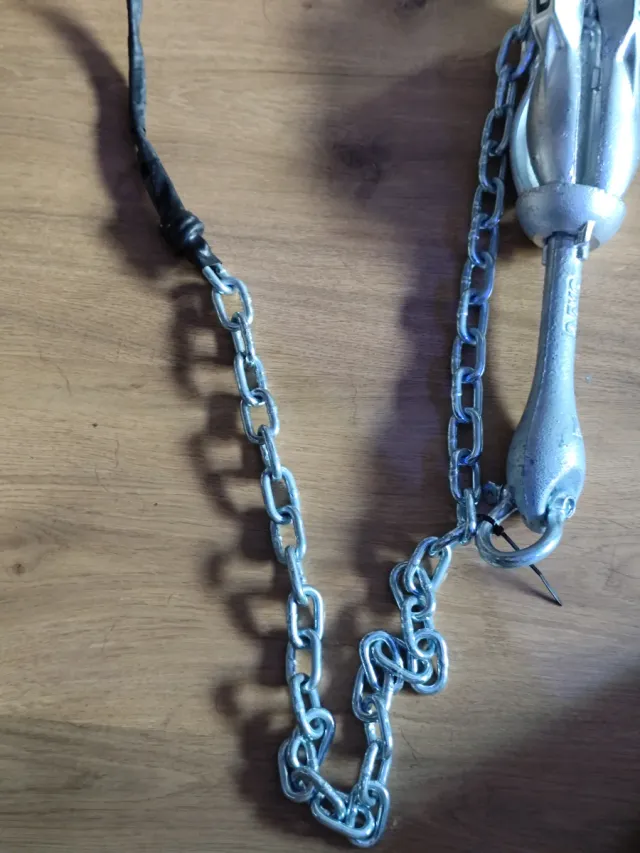 Ancla de 2,5 kg con cadena y cabo