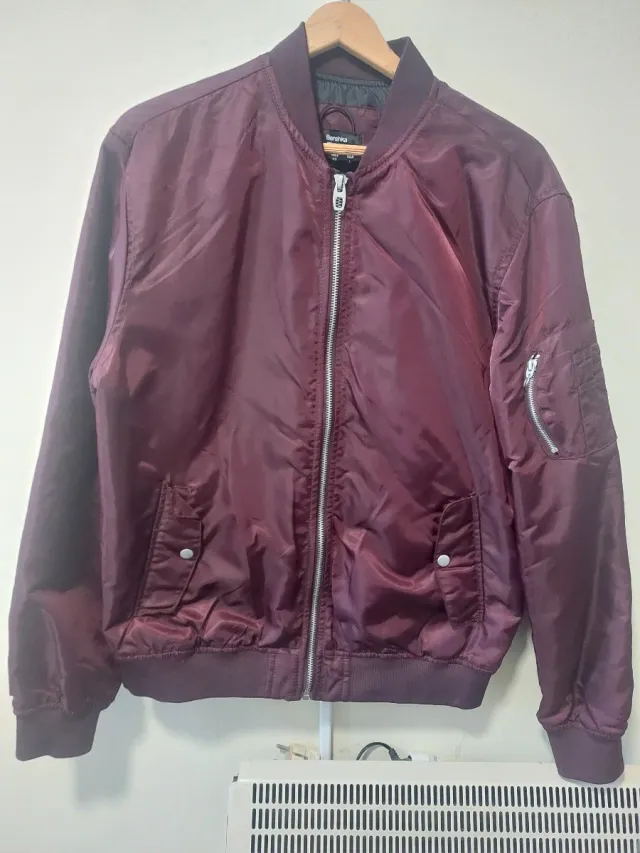 Chaqueta Bomber Granate Bershka Talla L