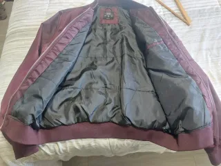 Chaqueta Bomber Granate Bershka Talla L