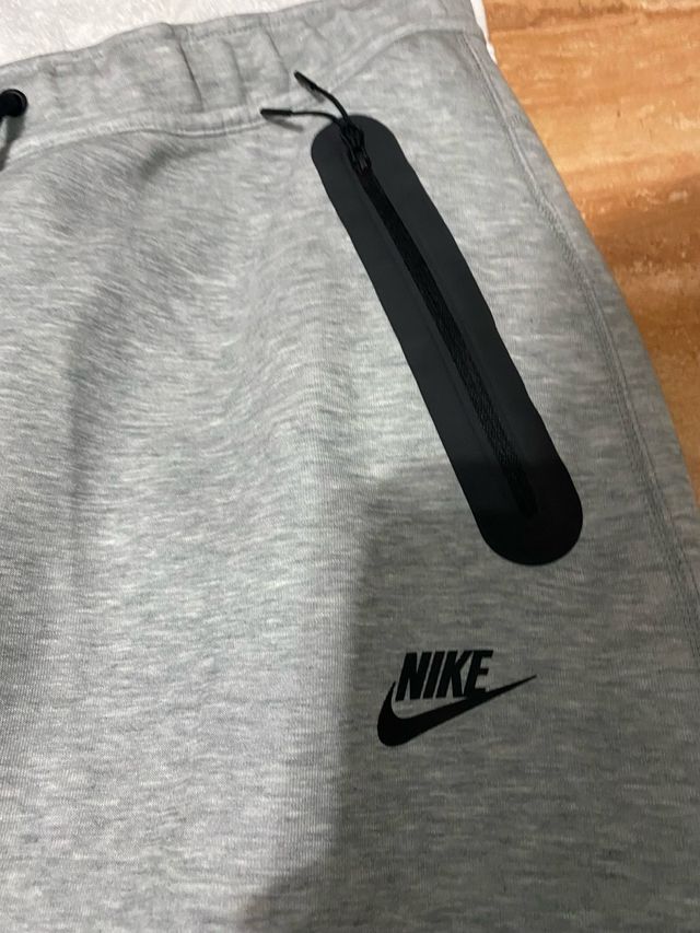 Pantalón Nike Tech Fleece Gris Talla L