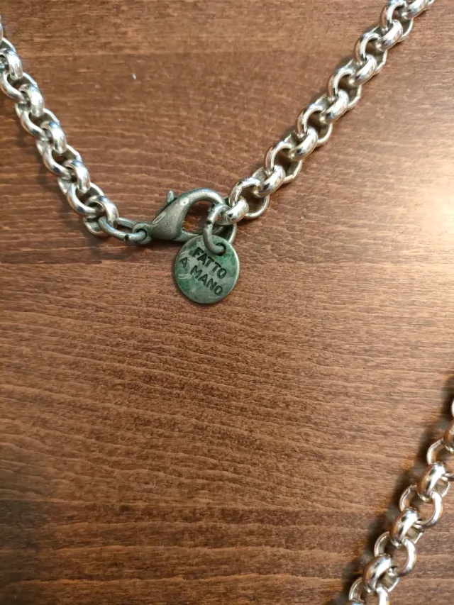 Collana lunga con ciondolo cerchio e pietra nera