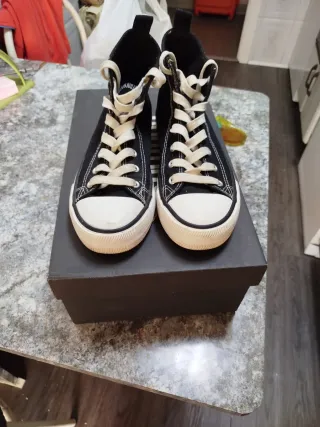 Zapatillas negras altas poco usadas