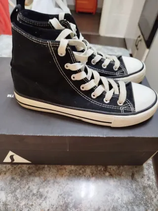 Zapatillas negras altas poco usadas