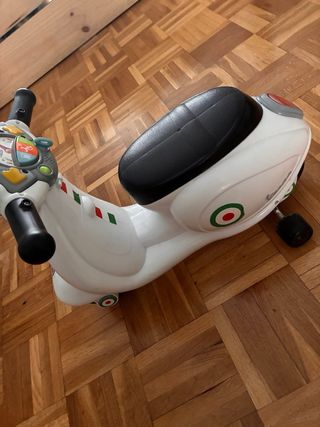 Moto Vespa Niños Chicco Blanca