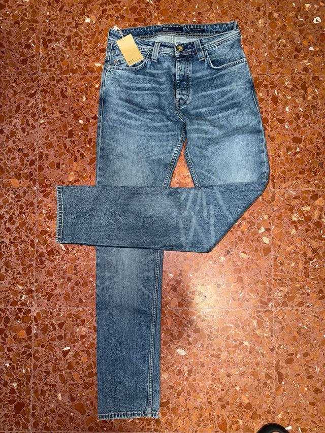 Vaqueros Salsa con etiqueta