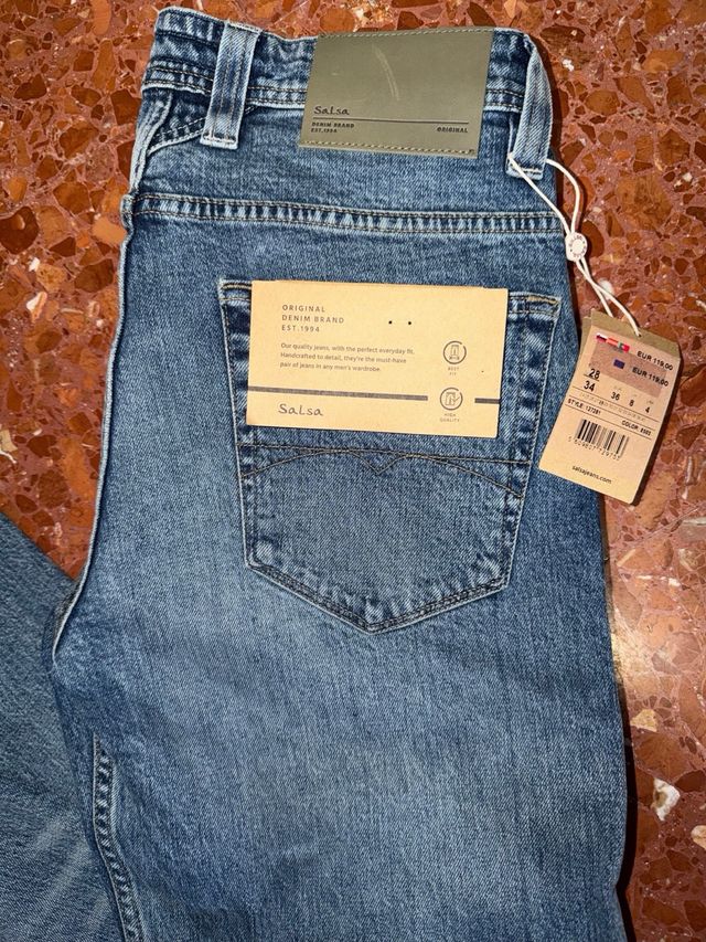 Vaqueros Salsa con etiqueta