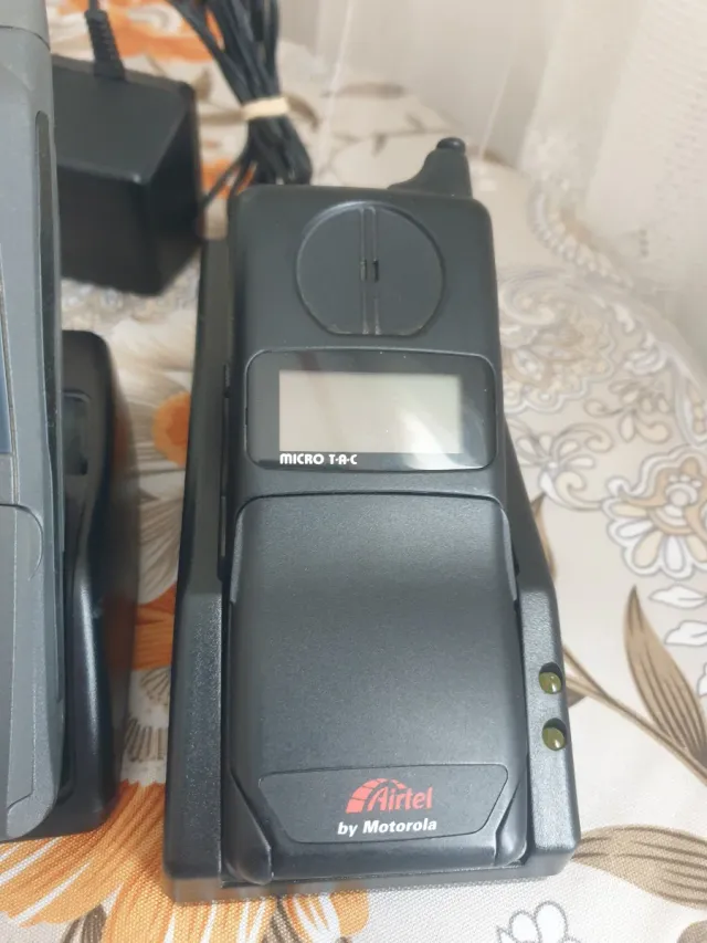 Confezione Motorola MicroTac (Grigio e Nero)