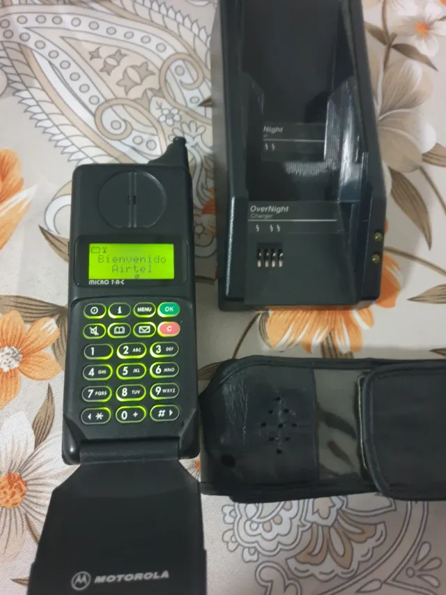 Confezione Motorola MicroTac (Grigio e Nero)