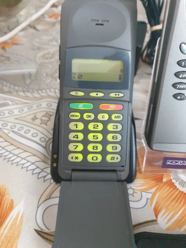 Confezione Motorola MicroTac (Grigio e Nero)