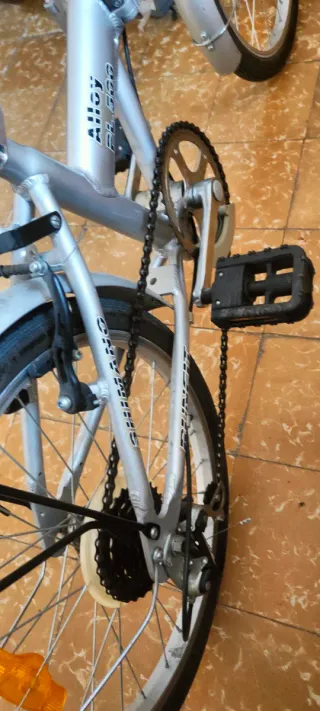 Bicicleta plegable plateada