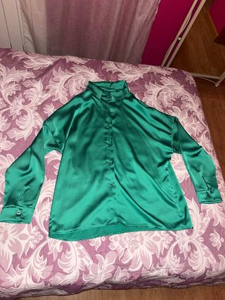 Blusa satinada verde