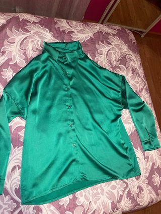 Blusa satinada verde