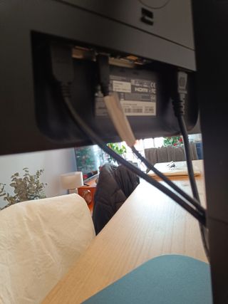 Monitor AOC 24V5CW con Webcam Integrada