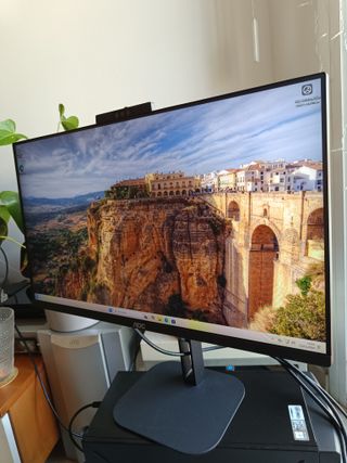 Monitor AOC 24V5CW con Webcam Integrada