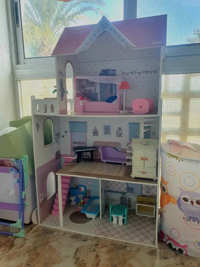 Casa de muñecas infantil