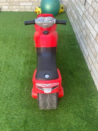 Moto infantil Molto roja