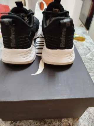 Zapatillas deportivas negras Refresh