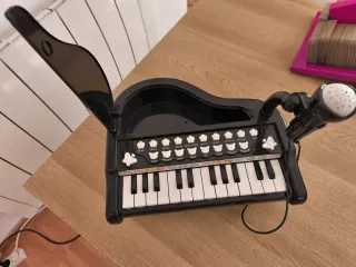 Piano infantil Little Musician con micrófono