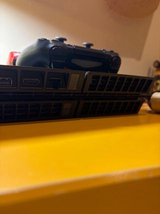 PS4 Slim 500GB + 3 Juegos FIFA y PES