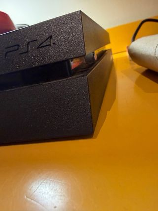 PS4 Slim 500GB + 3 Juegos FIFA y PES