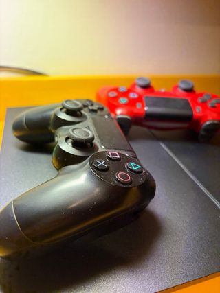 PS4 Slim 500GB + 3 Juegos FIFA y PES