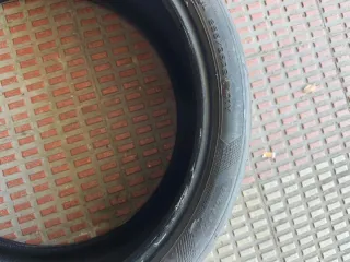 2 Neumáticos Goodyear 255/35R21 101Y Usados