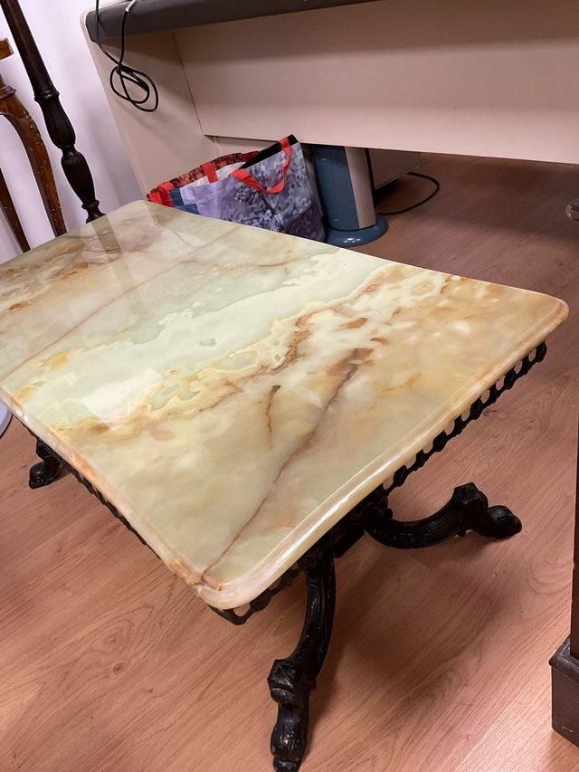 Mesa de centro de ónix verde