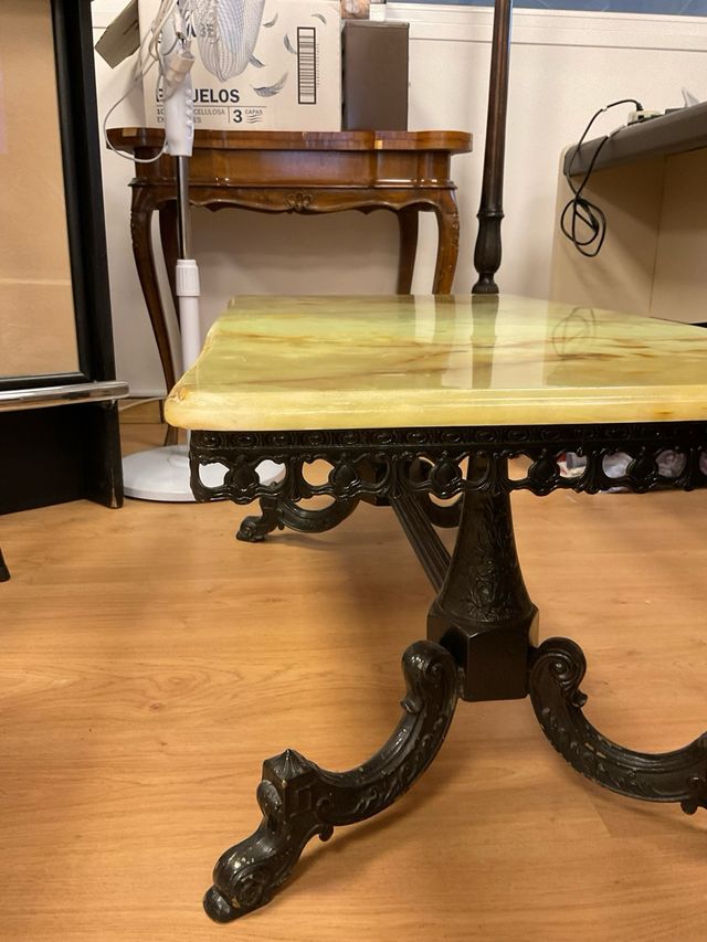 Mesa de centro de ónix verde