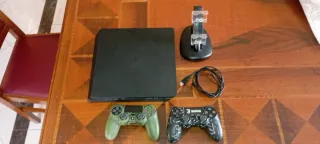 PlayStation 4 (PS4) Nera e Verde