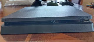 PlayStation 4 (PS4) Nera e Verde