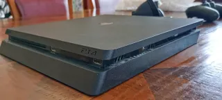 PlayStation 4 (PS4) Nera e Verde