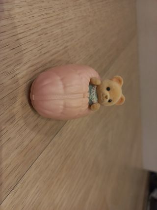 Sylvanian Families Osito en Saco de Dormir