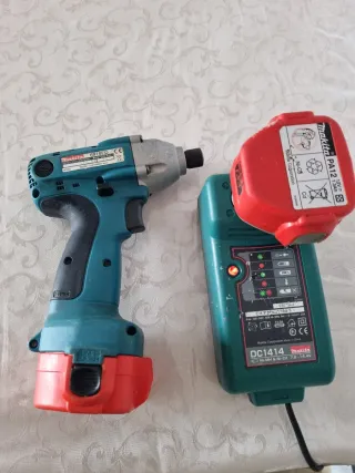 Makita 6916FD Atornillador de Impacto