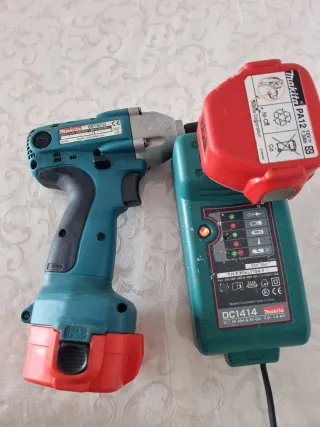Makita 6916FD Atornillador de Impacto
