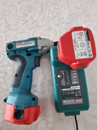 Makita 6916FD Atornillador de Impacto