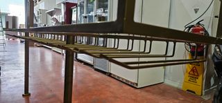 Copero de hierro pintado