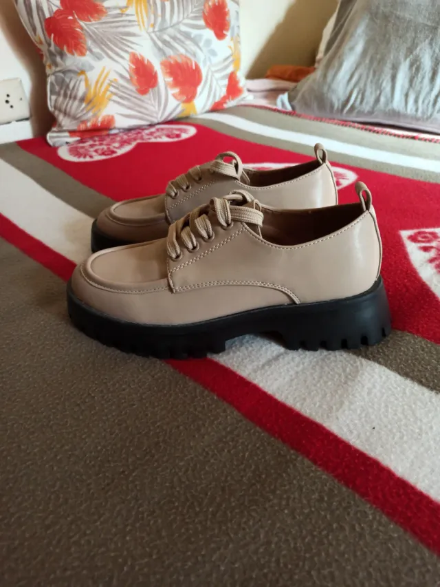 Zapatos beige talla 37