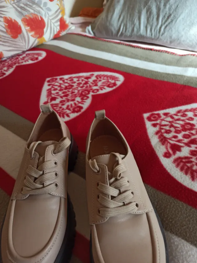 Zapatos beige talla 37