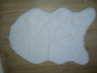 Tappeto bianco soffice effetto pelo