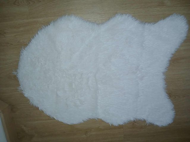Alfombra blanca suave efecto pelo