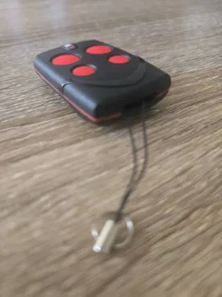 Mando Garaje 4 Botones Código Fijo/Evolutivo