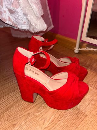Tacones plataforma rojos Rianda